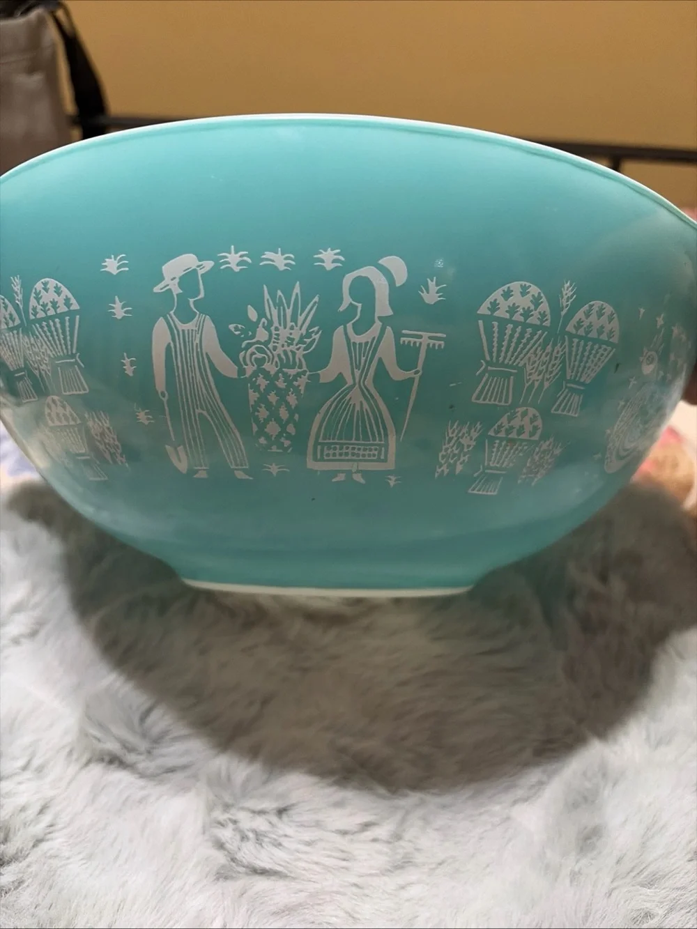 Rare Vintage Pyrex cinderella mixing bowl in amish butter print! 4 quart!
